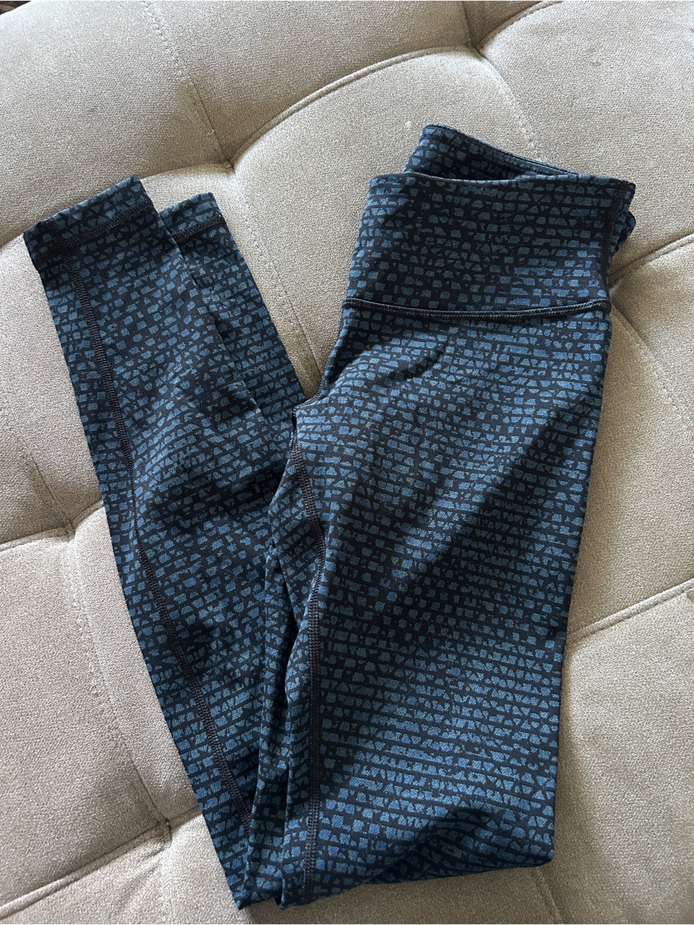 lululemon athletica Black Patterned High-Waist Leggings - Picture 3 of 3